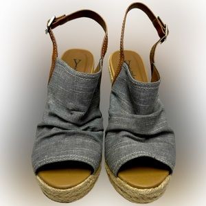Sz9.5 Y.not? Wedges (previously worn) grey linen upper & woven wedge & leather